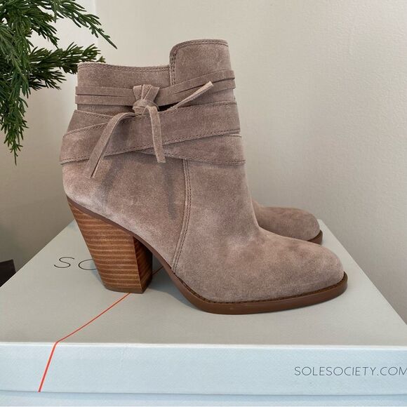 NIB Sole Society Rumí Ankle Boots - Picture 1 of 6